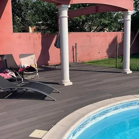 Avec Piscine, Spa, Terrain De Petanque, Baby Foot, Ping Pong *