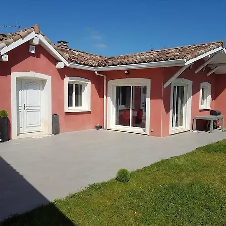 Avec Piscine, Spa, Terrain De Petanque, Baby Foot, Ping Pong