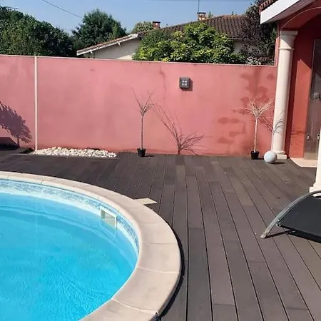 Avec Piscine, Spa, Terrain De Petanque, Baby Foot, Ping Pong