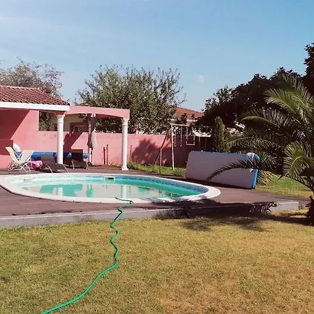 Avec Piscine, Spa, Terrain De Petanque, Baby Foot, Ping Pong *