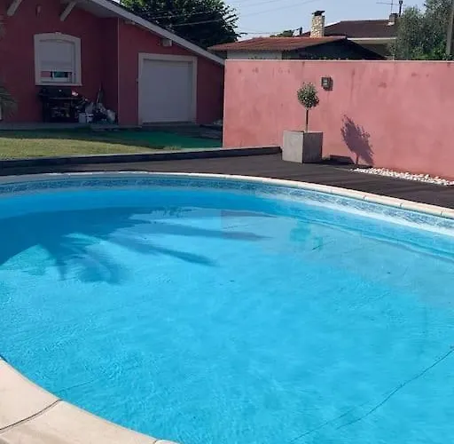 Avec Piscine, Spa, Terrain De Petanque, Baby Foot, Ping Pong * Labarthe-sur-Leze