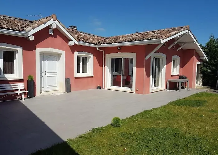 Avec Piscine, Spa, Terrain De Petanque, Baby Foot, Ping Pong