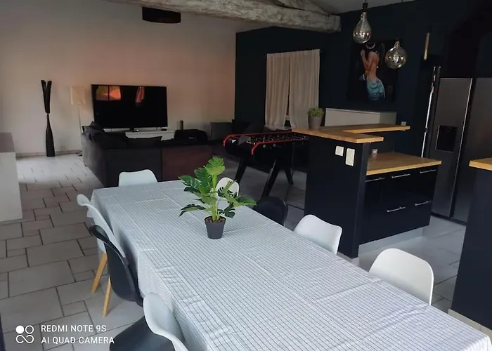 Avec Piscine, Spa, Terrain De Petanque, Baby Foot, Ping Pong فيلة