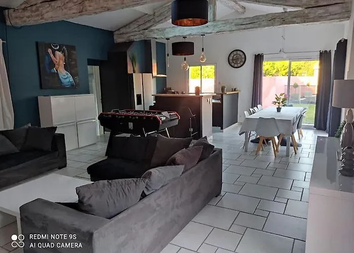 Avec Piscine, Spa, Terrain De Petanque, Baby Foot, Ping Pong * Labarthe-sur-Leze