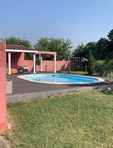 Avec Piscine, Spa, Terrain De Petanque, Baby Foot, Ping Pong Labarthe-sur-Leze