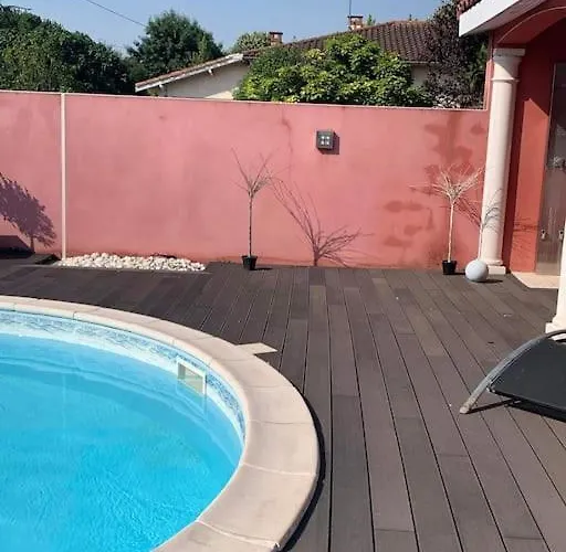 Avec Piscine, Spa, Terrain De Petanque, Baby Foot, Ping Pong