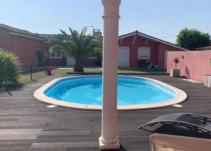 Avec Piscine, Spa, Terrain De Petanque, Baby Foot, Ping Pong فيلة