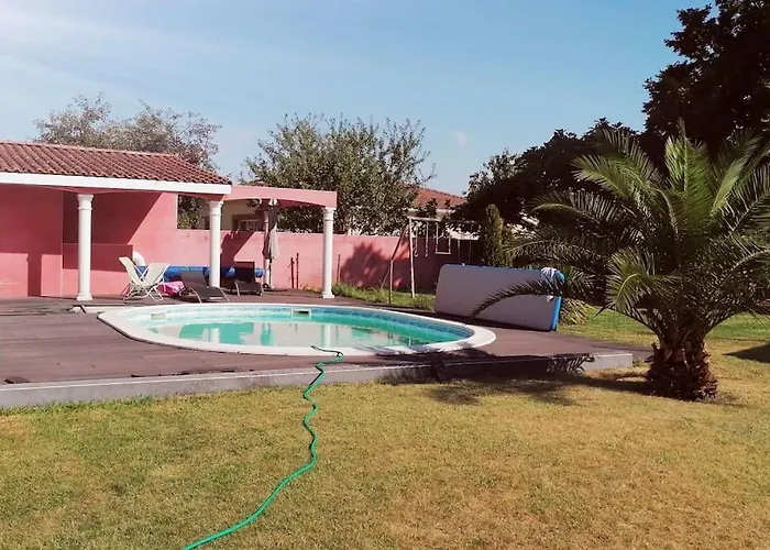 Avec Piscine, Spa, Terrain De Petanque, Baby Foot, Ping Pong *